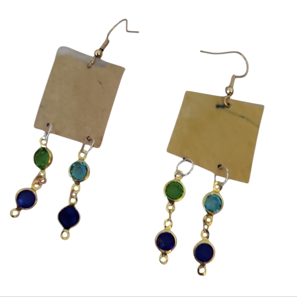 Great Britain Stamp Scott Queen Elizabeth 1970-95 Postage Stamp Earrings - Picture 2 of 3